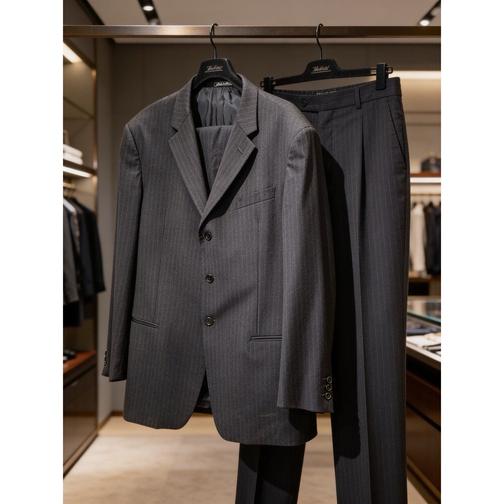 Armani Collezioni Navy Blue Pinstripe Suit - Size 44 Long  2 Piece
